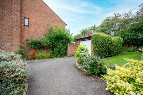 Splendid House Great Location to WAVE Surf & South West Water Park - Super Garden By STAE-Homes photo 38