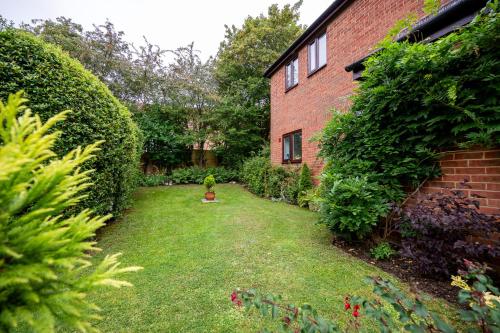 Splendid House Great Location to WAVE Surf & South West Water Park - Super Garden By STAE-Homes photo 35