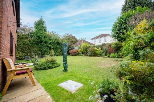 Splendid House Great Location to WAVE Surf & South West Water Park - Super Garden By STAE-Homes photo 41
