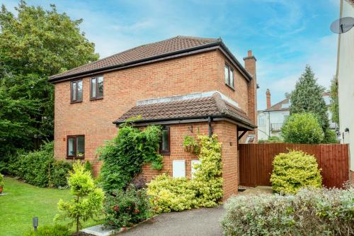 Splendid House Great Location to WAVE Surf & South West Water Park - Super Garden By STAE-Homes photo 42