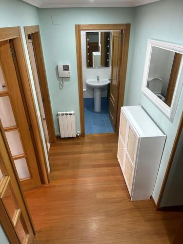 a bathroom with a sink and a toilet and a mirror at Increíble dúplex en Lugo in Lugo