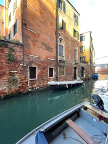 Ca'Antica sinagoga - Venice Canal front apartment photo 7