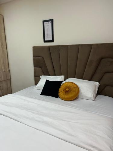 Postel nebo postele na pokoji v ubytování Homely Shortlet Apartment LBS, AJAH