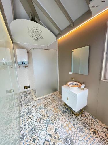 a bathroom with a shower and a sink at Căsuța Mov de Bucovina in Suceava