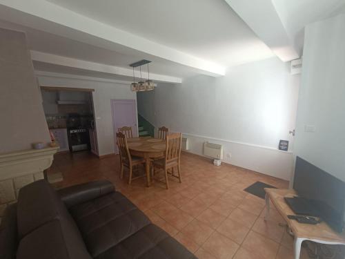 a living room with a couch and a table at Agréable maison en Provence in Allemagne-en-Provence