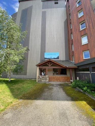 un edificio con un edificio con un edificio en Ax 3 domaines, en Ax-les-Thermes