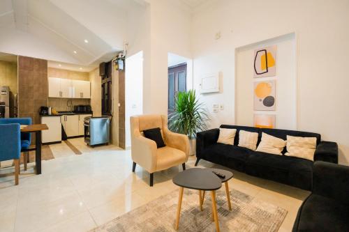 Un lugar para sentarse en Stilvolle Altbauwohnung gegenüber vom Marriott mit 2 Balkone, Klimaanlage, Smart-TV
