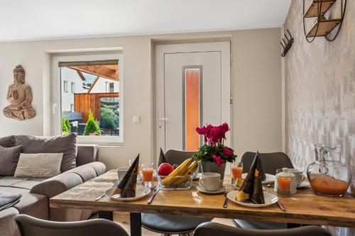 a living room with a table with fruit on it at Garten - Bergblick - SmartTV - Parkplatz - HarzLounge in Thale