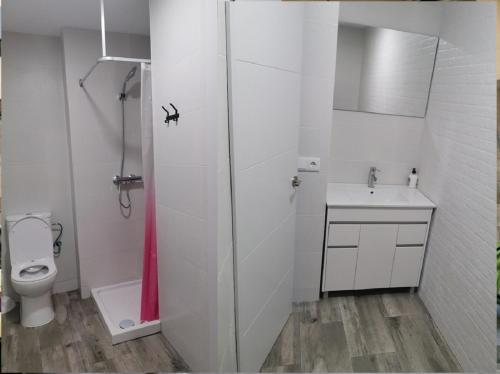Home-Castillo,2 baños-bathrooms