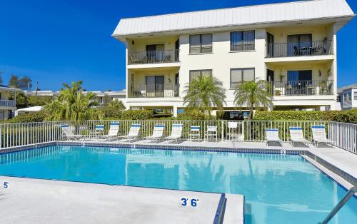 La alberca dentro o cerca de Anna Maria Island Beach View 207