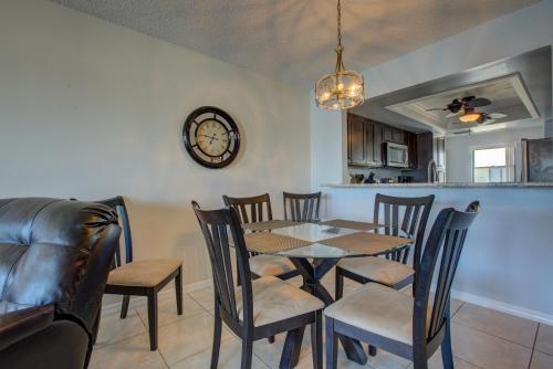 Un lugar para sentarse en Anna Maria Island Beach View 207