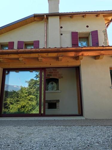 El edificio en el que está la estancia rural