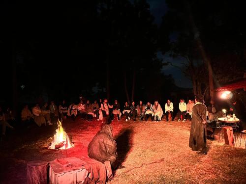 a group of people sitting around a fire at night at Parque Natural Barranca de los Jilgueros in Zacatlán