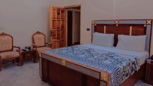 Ein Bett oder Betten in einem Zimmer der Unterkunft Hotel Royal Residency