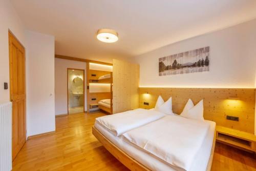 a bedroom with a large white bed in it at Appartement Anger in Lutago