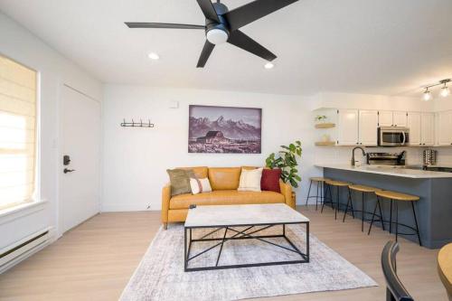 a living room with a couch and a ceiling fan at Mountainside Ski & Golf Retreat in Eden