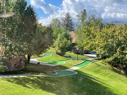 an overhead view of a golf course at Mountainside Ski & Golf Retreat in Eden