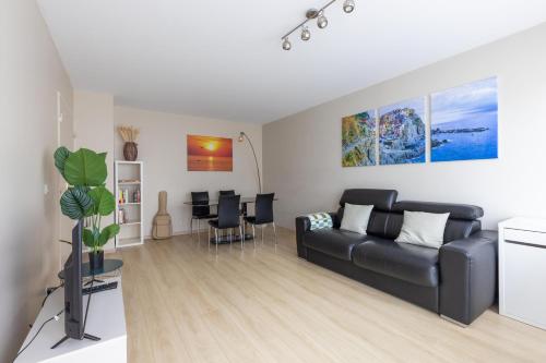 T2 lumineux, à 10 min de Disney, au pied de la gare avec parking privé