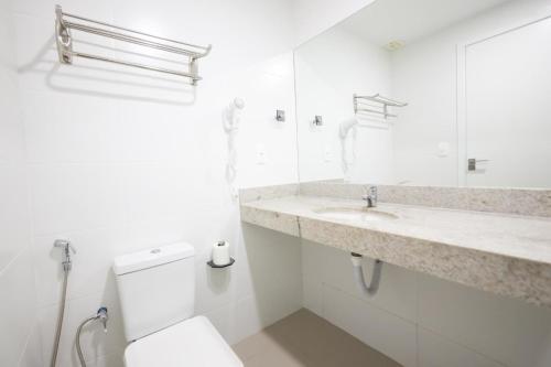 Et badeværelse på Flat 427 confortável na Passagem à 700m da praia