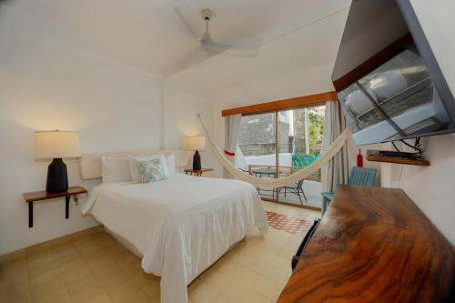 Μια τηλεόραση ή/και κέντρο ψυχαγωγίας στο Hotel Amaca Puerto Vallarta - Adults Only