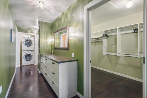 a laundry room with a washer and dryer at VioletSuitesPDX Boutique Hotel in Portland