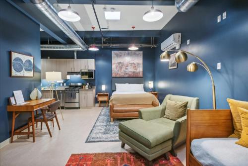 a bedroom with blue walls and a bed and a desk at VioletSuitesPDX Boutique Hotel in Portland
