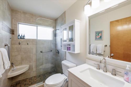 Un baño de Kihei Kai Oceanfront Condos