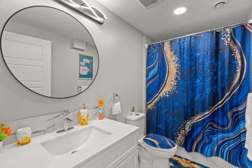 Ένα μπάνιο στο Meriweather - Calgary Breathtaking 1-bedroom apartment