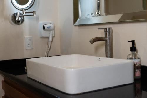 Et badeværelse på Infinity Suites habitacion doble 102