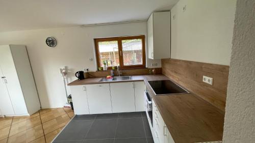 Η κουζίνα ή μικρή κουζίνα στο Holiday Apartment Erbach-Ulm