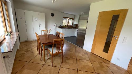 Η κουζίνα ή μικρή κουζίνα στο Holiday Apartment Erbach-Ulm