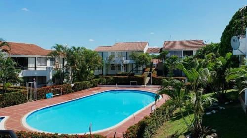 una imagen de una piscina en una casa en Apartamento Melgar, Villa Flórez, en Melgar