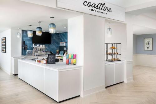 a coffee shop with a counter in a room at Hilton Garden Inn Ocean City Oceanfront in Ocean City