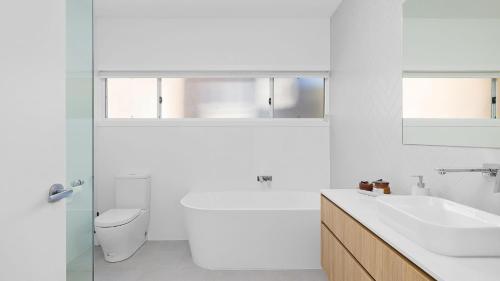 Vannituba majutusasutuses Hideaway 2, 3a Lillian St - filtered water views