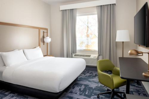 a hotel room with a bed and a desk and a chair at Fairfield by Marriott Inn & Suites Montrose in Montrose