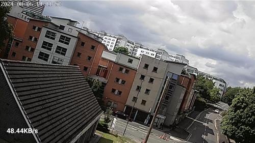 Entire-2 Bedroom Apartment with Driveway,1Free Parking في نوتينغهام: منظر جوي لمدينة ذات مباني شاهقة