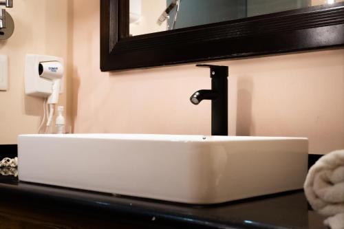 Et badeværelse på Infinity Suites Habitación Doble 202