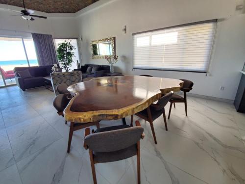 Χώρος καθιστικού στο Spacious Villa 14 Beachfront