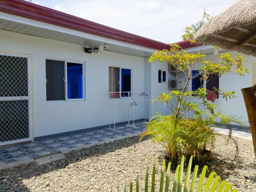 a view of the outside of a house at 3 Sisters Guest House 1 in Moalboal