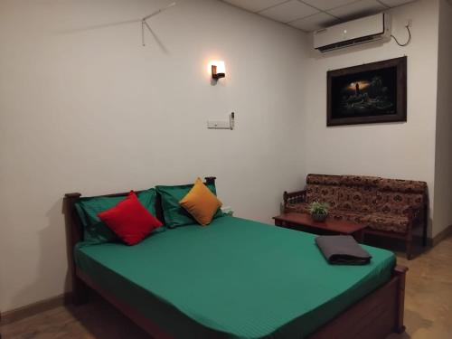 Ein Bett oder Betten in einem Zimmer der Unterkunft Rusara Guest Home