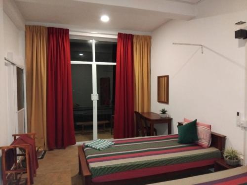 Ein Bett oder Betten in einem Zimmer der Unterkunft Rusara Guest Home