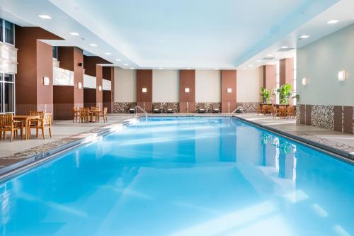Πισίνα στο ή κοντά στο The Westin Chicago Lombard