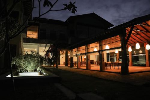 a building with a courtyard at night at Adaar in Trincomalee