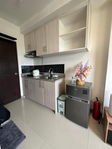 Kuchyň nebo kuchyňský kout v ubytování Condo with a view in Cebu City