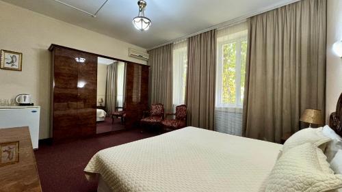 Ένα ή περισσότερα κρεβάτια σε δωμάτιο στο Hotel Zhambyl