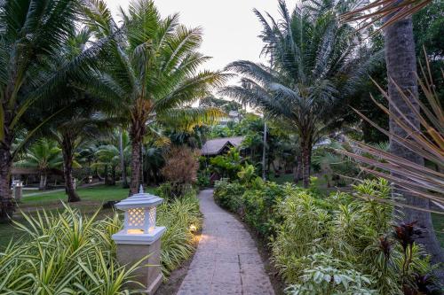 Cape Panwa Hotel Phuketにある庭