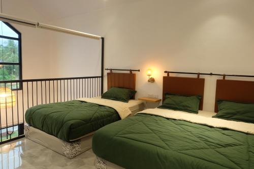 Postel nebo postele na pokoji v ubytování Sribudaya Resort