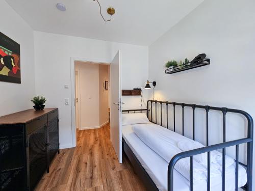 a bedroom with a bunk bed in a room at BETTER l industriaI apartment l Heimkino in Altusried