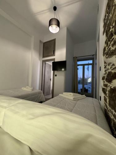 Кровать или кровати в номере Bakery House Triantaros Tinos