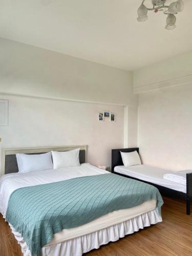 Cama o camas de una habitación en 宜蘭凱西在家親子民宿 包棟 電動麻將 飛鏢機 夏日戲水池